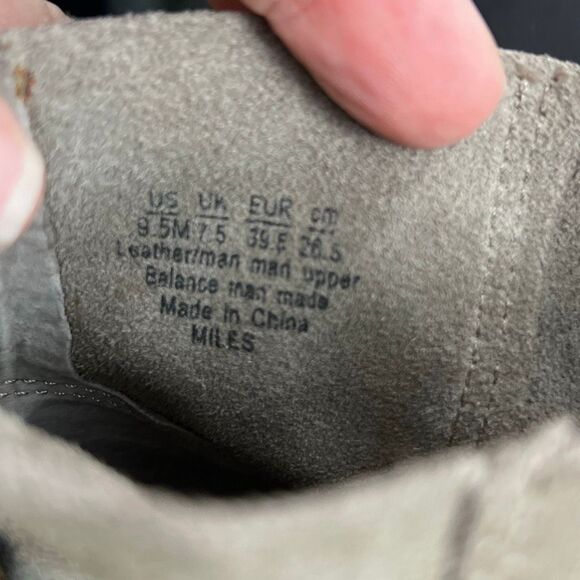 Carlos Santana Women's Miles Suede Chucky Heel Ankle Bootie Taupe Size 9.5 NWOT - Picture 8 of 8